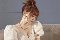 世界杯竞彩购彩网站 -童颜巨乳(rǔ)躺赢上亿！21岁赢王菲(fēi)，阿兰這(zhè)身(shēn)材+财力，内娱谁能比