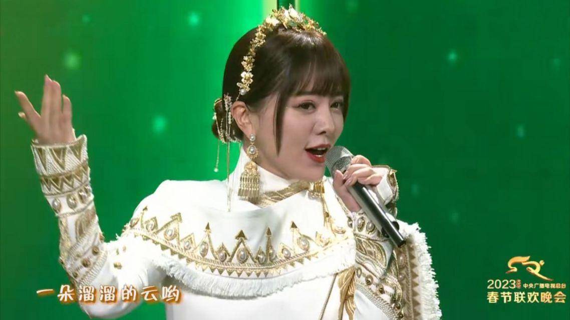 童颜巨乳躺赢上亿！21岁赢王菲，阿兰这身材+财力，内娱谁能比